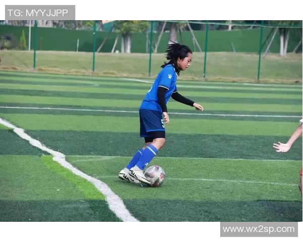 抖音爆红足球女孩凭实力征服球迷 展现惊人技巧与魅力引领潮流 抖音爆红足球女孩凭实力征服球迷 展现惊人技巧与魅力引领潮流