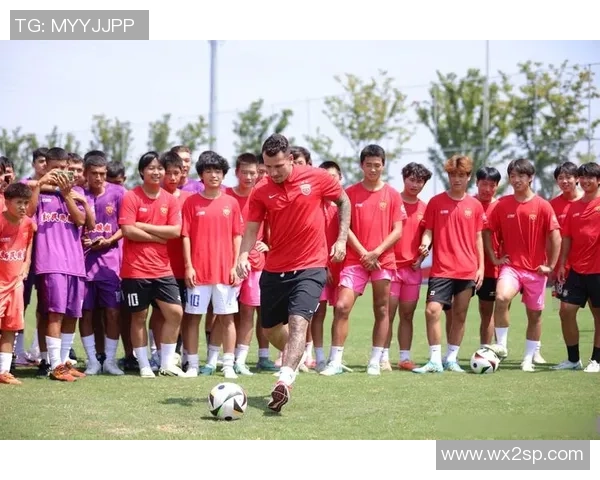 超重足球球星的逆袭之路:如何克服体重挑战重返巅峰 超重足球球星的逆袭之路:如何克服体重挑战重返巅峰