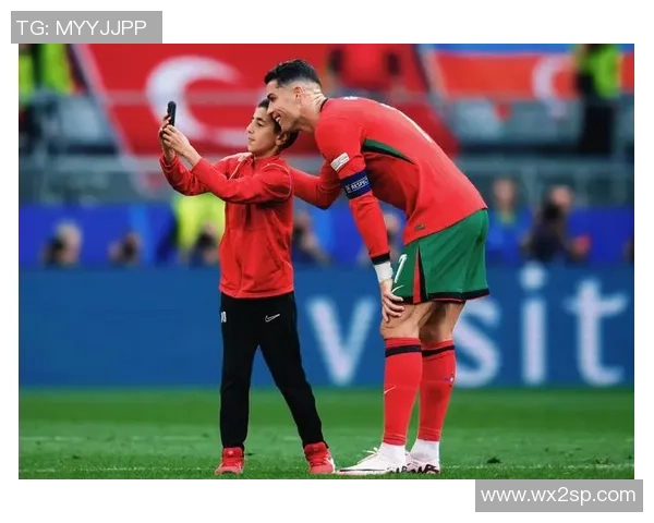 足球巨星花式讨红包引热议球迷互动场面欢乐不断 足球巨星花式讨红包引热议球迷互动场面欢乐不断