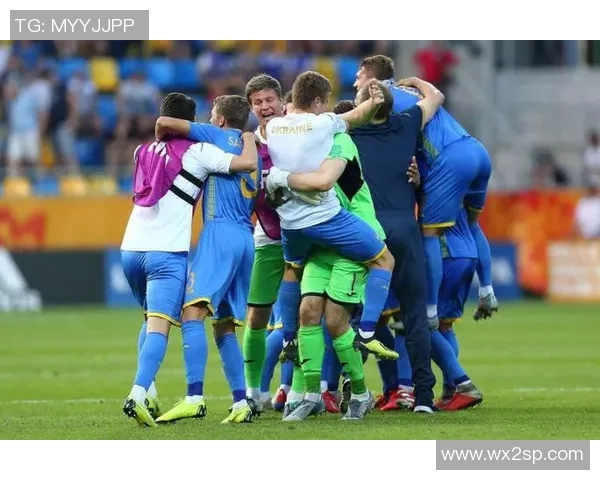 足球球星饮食习惯揭秘 助力运动表现与健康的食谱技巧