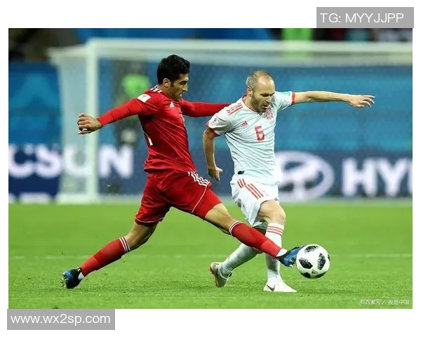 足球球星神传球瞬间揭秘:技艺超群助攻背后的智慧与决策